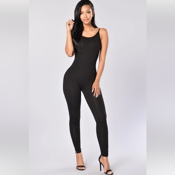 Nwt black jumpsuit stretchy with spaghetti straps Size XL - Picture 3 of 17